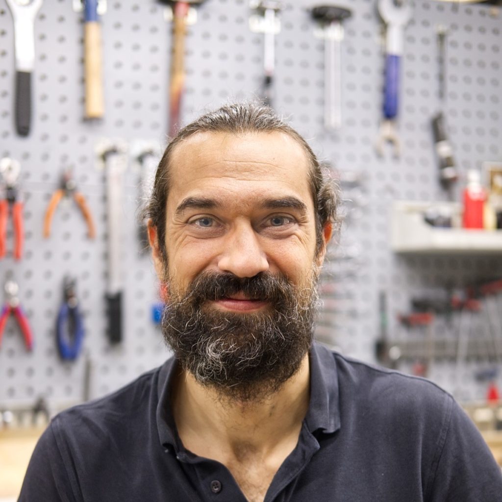 Werkstattleitung Fahrradreparatur Felix Schwingel von Feine Räder