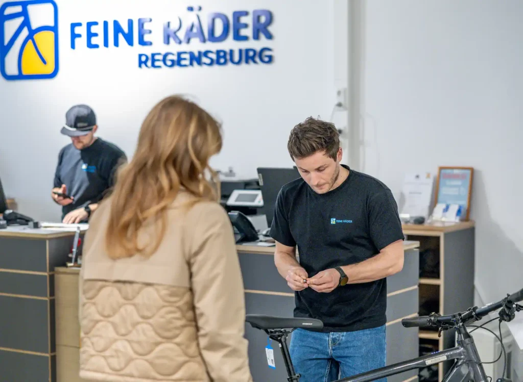 Noch schnell die Sattelhöhe andern und schon kann die Testfahrt beginnen.