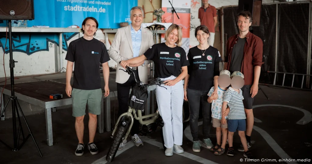 Übergabe des Hauptpreises von Feine Räder bei der STADTRADELN Preisverleihung 2026 in Regensburg