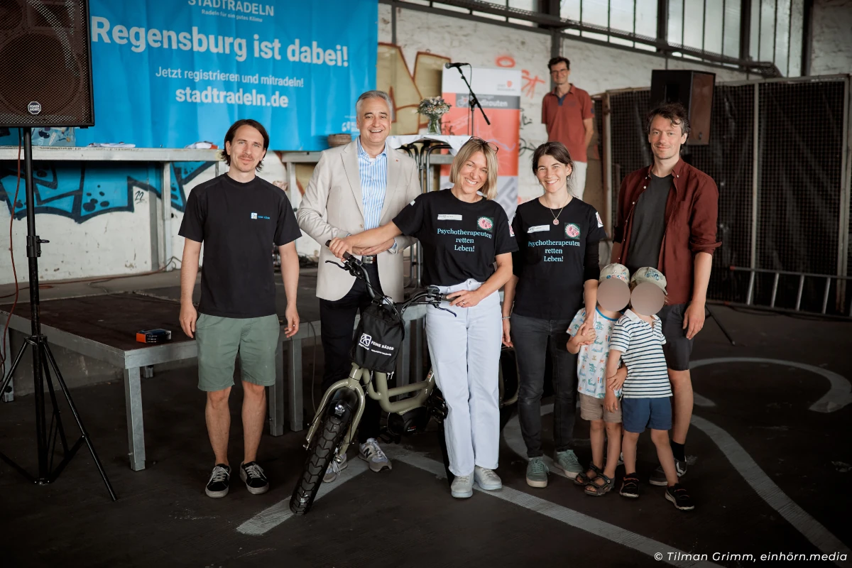 Übergabe des Hauptpreises von Feine Räder bei der STADTRADELN Preisverleihung 2026 in Regensburg